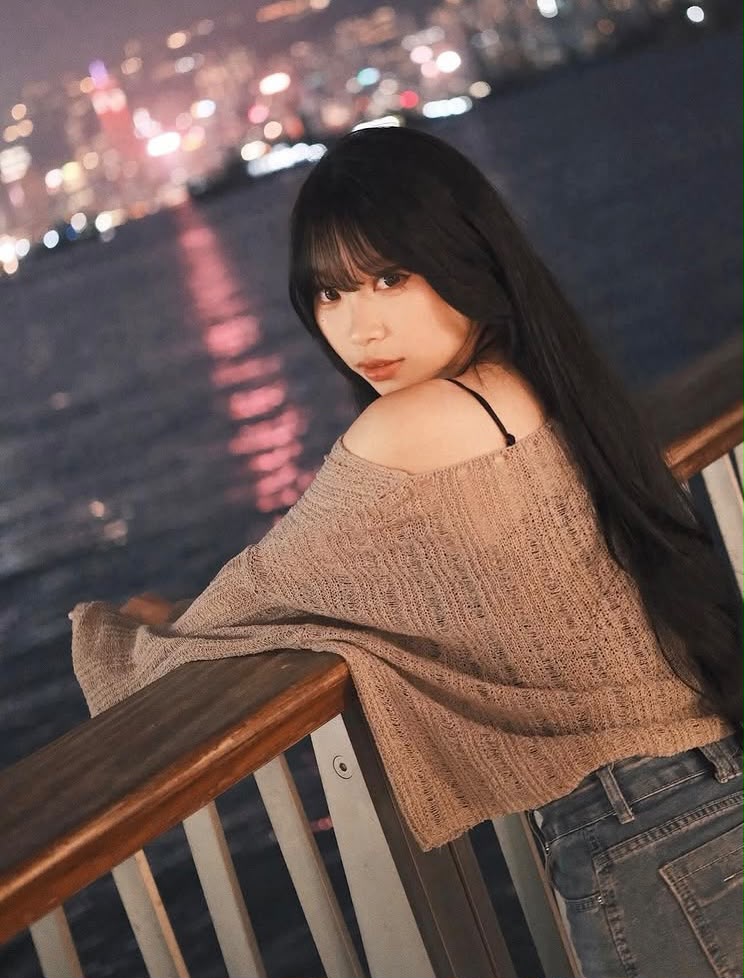 poly 港女ig ho1lam._ j圖 18vibe