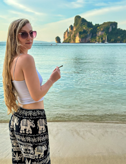 Bong_Bae_ 加拿大網紅 大麻愛好者 stoner girl 18vibelab