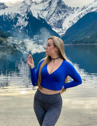 Bong_Bae_ 加拿大網紅 大麻愛好者 stoner girl 18vibelab