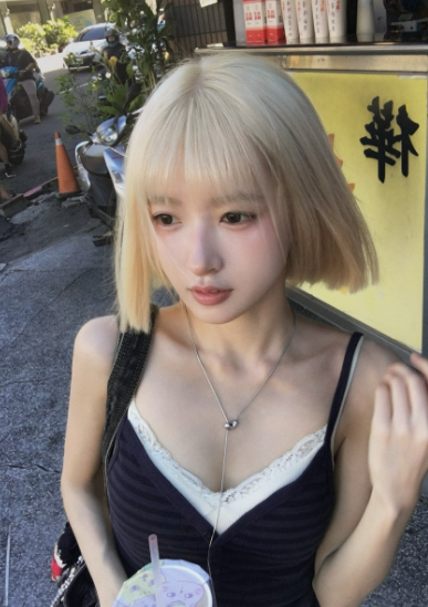 金髮瘦港女j圖 靚腳chiayuyui ig 18vibe