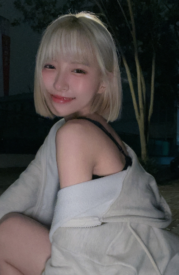 金髮瘦港女j圖 靚腳chiayuyui ig 18vibe