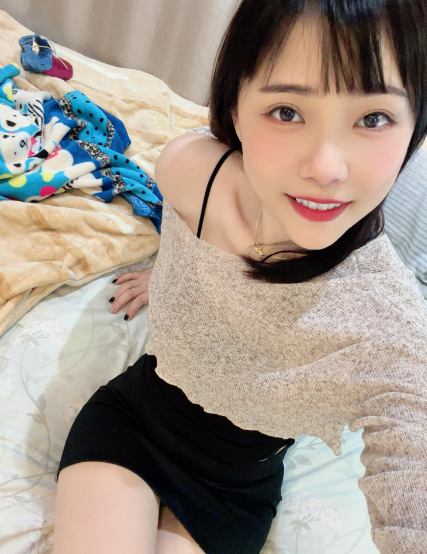 colalin21 台灣ig網美 黑絲美腿 fansone 台妹 主播 18vibe