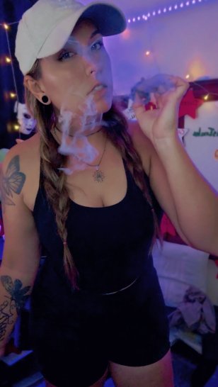peachefe 歐美大麻妹 刺青妹網紅 twitter 18vibelab 420 lover