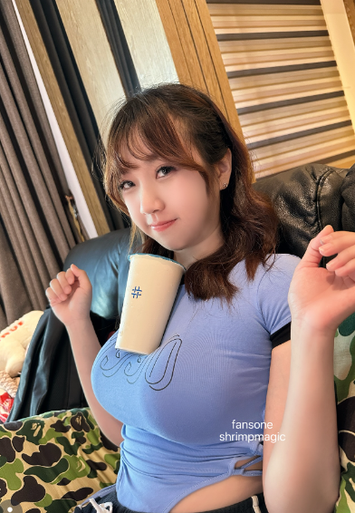 🇹🇼  2026 IG 女神檔案【#291】台灣女魔術師 💖 蝦蝦 33萬粉絲 @shrimp_.magic 奶子很大 可以放在桌上 FansOne 訂閱頻道