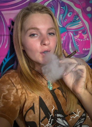 staytrippybbyy 美國網紅 大麻愛好者 420 lover stoner girl 18vibe