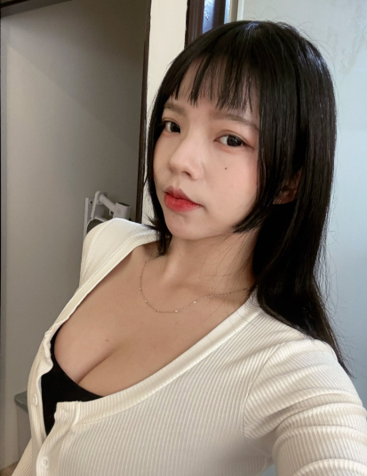 sylvia_lyang 台灣網黃寫真 twitter 18vibelab