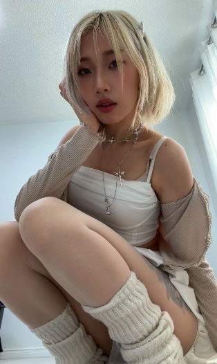 twitter流出 onlyfans yinsjiejie 加拿大港女 18vibelab