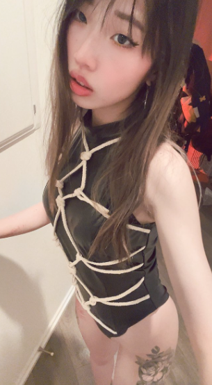 twitter流出 onlyfans yinsjiejie 加拿大港女 18vibelab