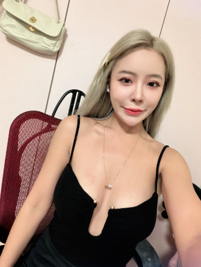 台灣女網黃fansone推薦辣妹 Belly5507 變態向日葵 milk860709