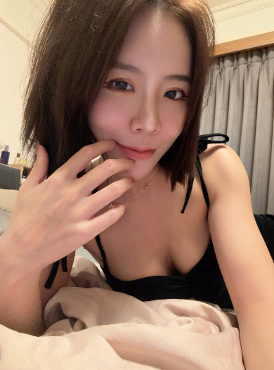 台灣女網黃fansone推薦辣妹 Belly5507 變態向日葵 milk860709