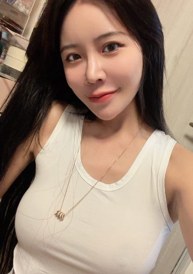 台灣女網黃fansone推薦辣妹 Belly5507 變態向日葵 milk860709