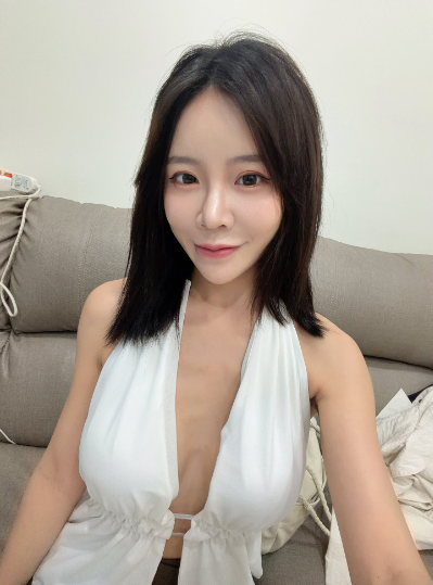 台灣女網黃fansone推薦辣妹 Belly5507 變態向日葵 milk860709