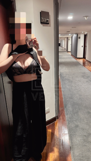 EL19870305 台灣網黃fansone人妻 32e 大奶妹 18vibe