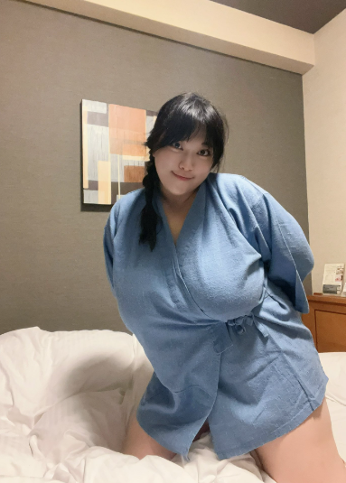 巨乳小巫 Wuzhiqi_0619 台灣大奶網黃 fansone推薦