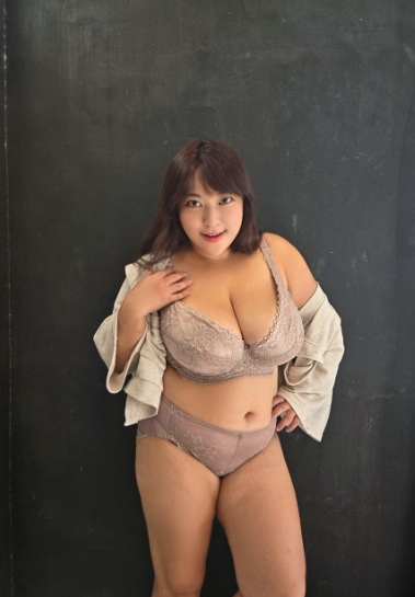 巨乳小巫 Wuzhiqi_0619 台灣大奶網黃 fansone推薦