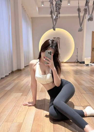 台灣女網黃 18vibelab xntngzhng101 Fansone推薦 台妹性感床照