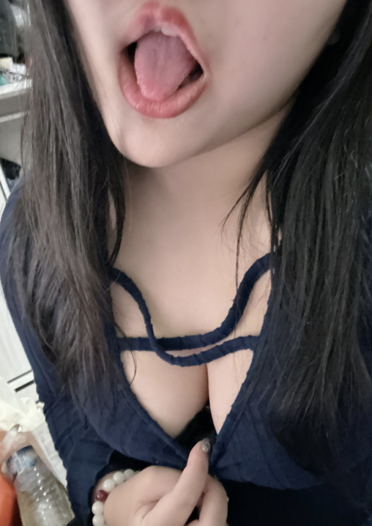 penguin_7272_ 台灣女網黃 大奶fansone推薦 18vibe
