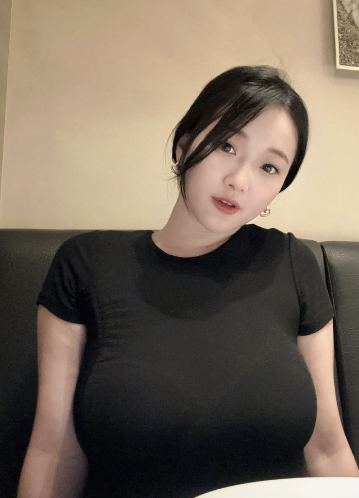 real_feiya131 台灣女網黃 fansone推薦 Feiya131 施菲亞 大奶台妹jkf女郎