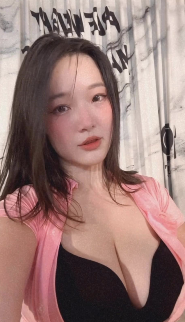 real_feiya131 台灣女網黃 fansone推薦 Feiya131 施菲亞 巨乳台妹 jkf女郎