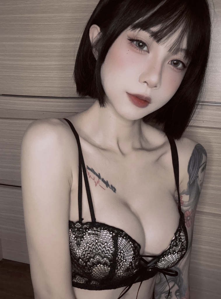 roseMiku1222520 fansone 台灣網黃刺青女 18vibelab
