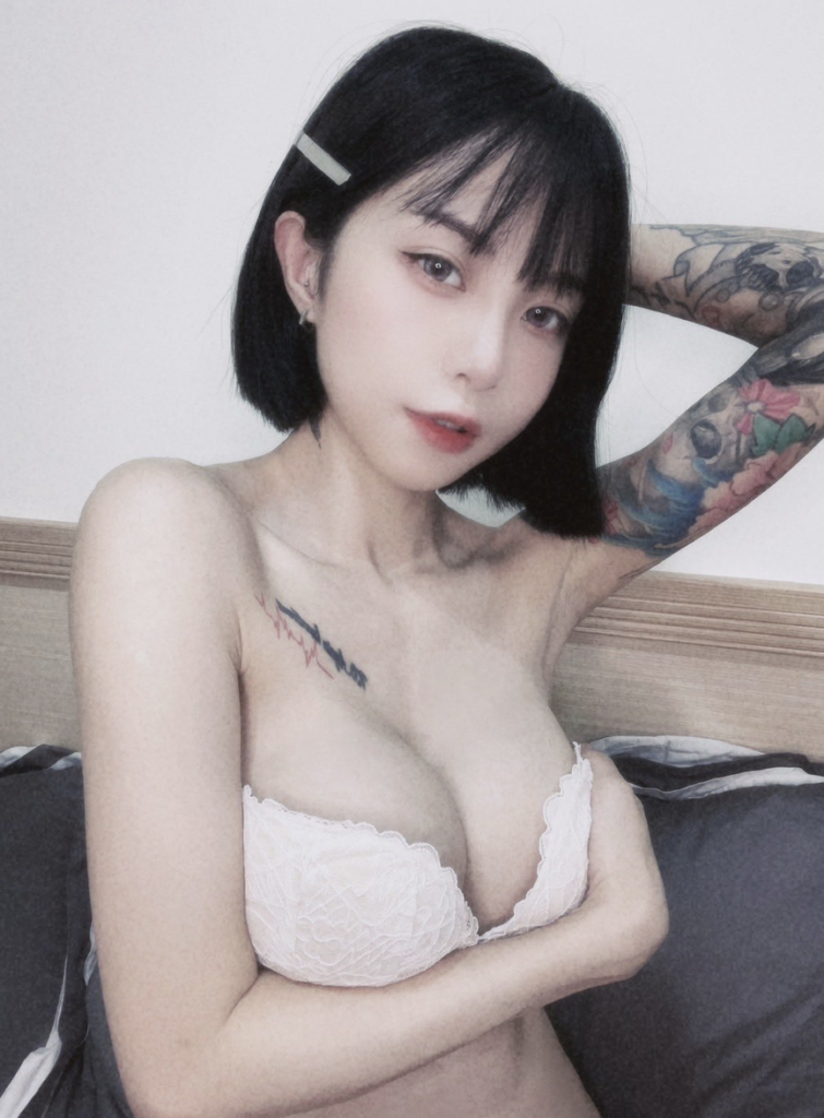 roseMiku1222520 fansone 台灣網黃刺青女 18vibelab