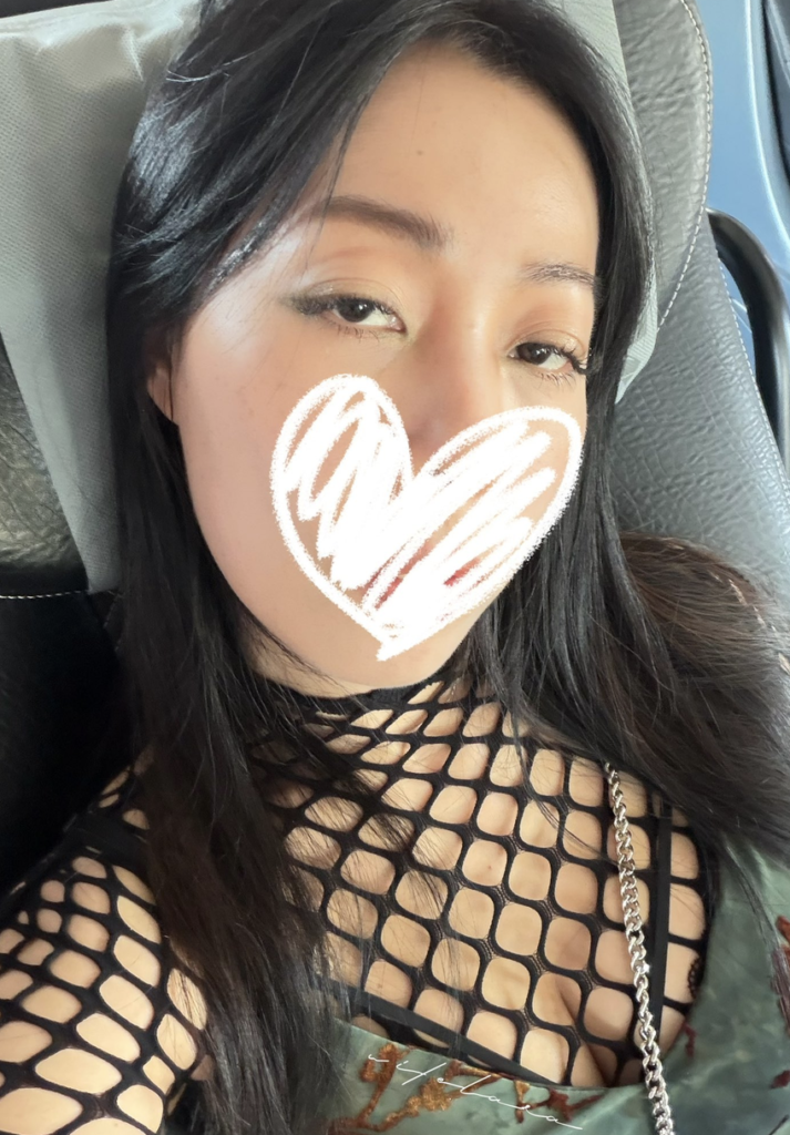 台灣女網黃fansone推薦一字馬 Lara 推特wifelara520