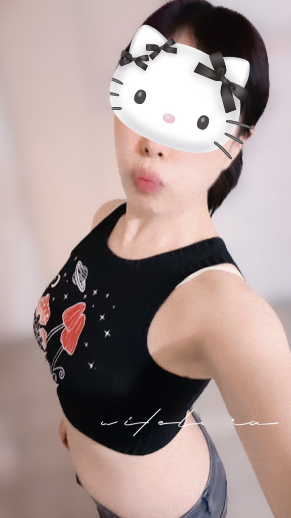 台灣女網黃fansone推薦一字馬 Lara 推特wifelara520